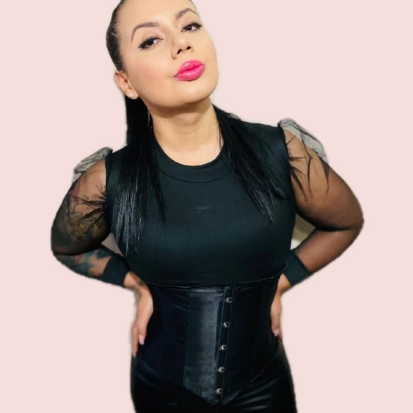 Corset - Picture 6 of 9